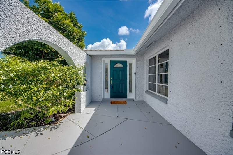 3 bedroom SingleFamilyResidence at 930 E Archer Pkwy, Cape Coral, Cape Coral — photo 4