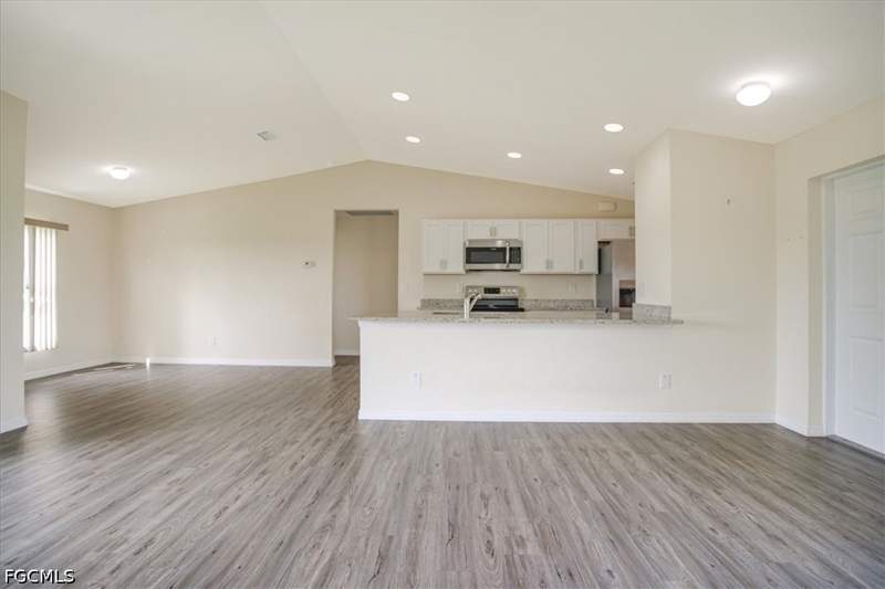 3 bedroom SingleFamilyResidence at 9023 W Crow Cir, Port Labelle, Labelle — photo 4