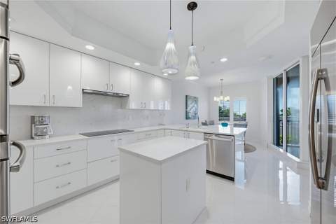 8665 Bay Colony Dr 202, Naples FL - photo 8 of 34