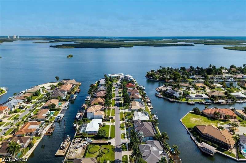 3 bedroom SingleFamilyResidence at 1763 Wavecrest Ct, Marco Island, Marco Island — photo 1