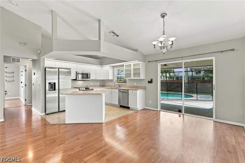 3 bedroom SingleFamilyResidence at 304 NE 20th Ter, Cape Coral, Cape Coral — photo 2