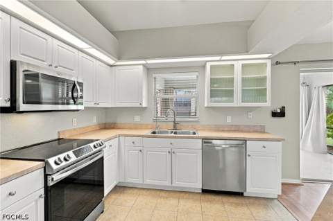 304 NE 20th Ter, Cape Coral FL - photo 9 of 36
