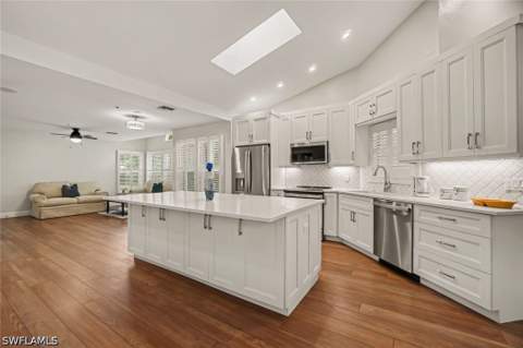 579 Park Shore Dr W I1, Naples FL - photo 10 of 38