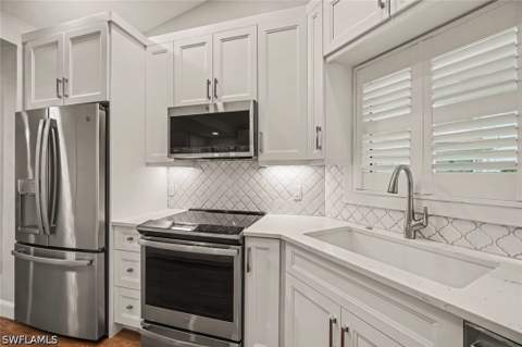 579 Park Shore Dr W I1, Naples FL - photo 11 of 38