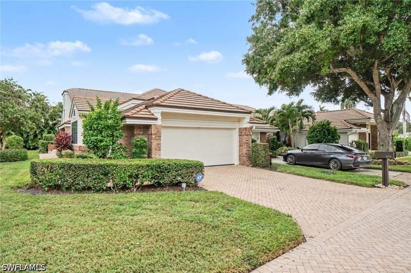2 bedroom Attached at 579 Park Shore Dr W I1, Villas Of Park Shore, Naples — photo 3