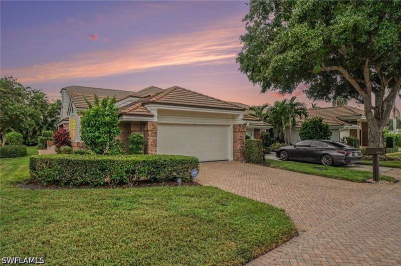2 bedroom Attached at 579 Park Shore Dr W I1, Villas Of Park Shore, Naples — photo 4