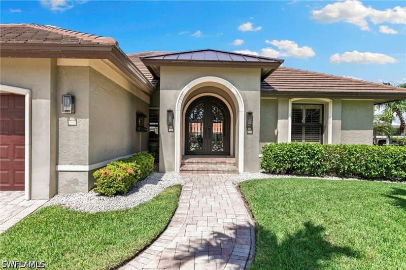 3 bedroom SingleFamilyResidence at 428 Persian Ct, Marco Beach, Marco Island — photo 2