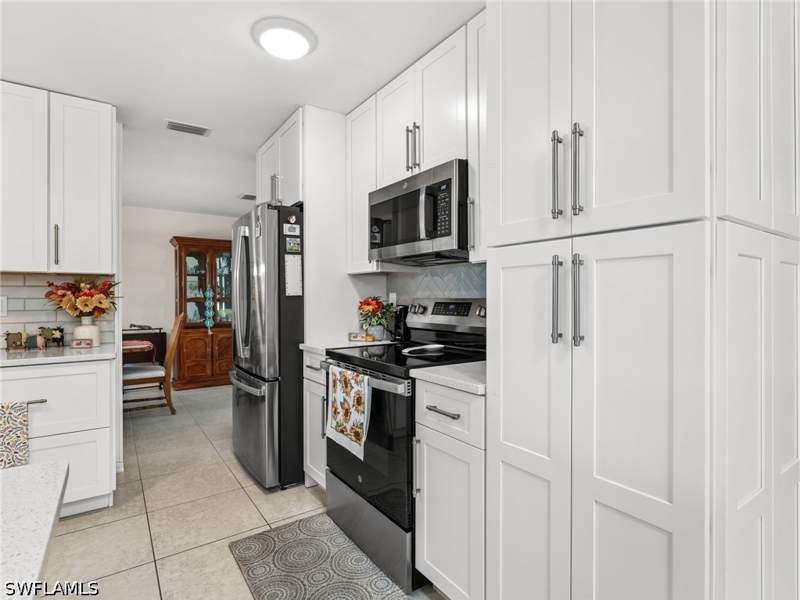 3 bedroom SingleFamilyResidence at 27 NE 9th Pl, Cape Coral, Cape Coral — photo 4