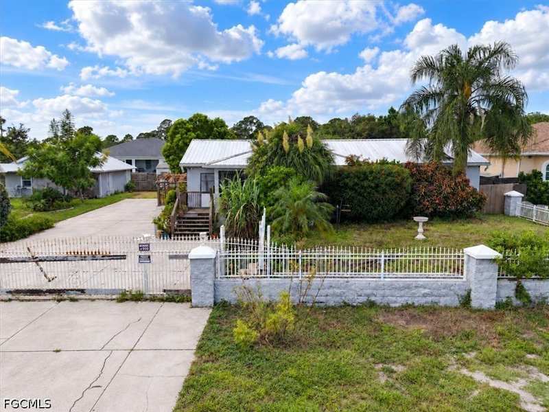 4 bedroom SingleFamilyResidence at 4702 Olive Ave S, Lehigh Acres, Lehigh Acres — photo 1