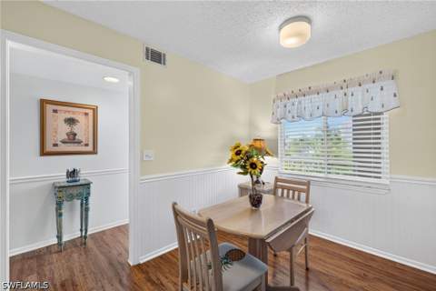 6945 Dennis Cir 203, Naples FL - photo 9 of 38