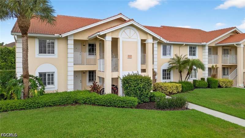 2 bedroom Condominium at 7761 Jewel Ln 202, Villages At Emerald Lakes, Naples — photo 2