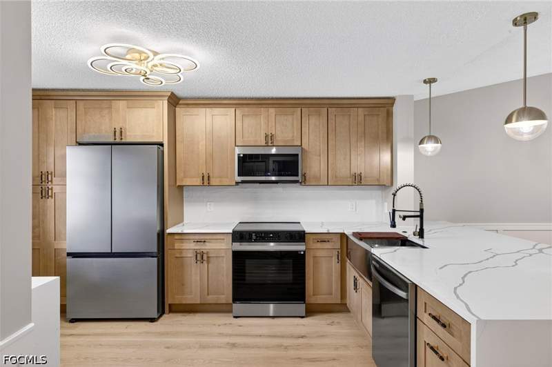 2 bedroom Condominium at 7761 Jewel Ln 202, Villages At Emerald Lakes, Naples — photo 4