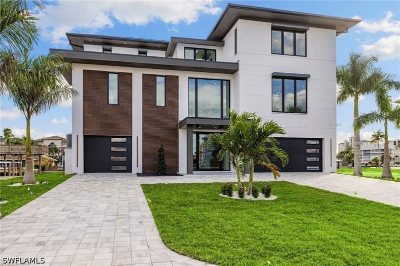 5 bedroom SingleFamilyResidence at 256 Trade Winds Ave, Conners, Naples — photo 2
