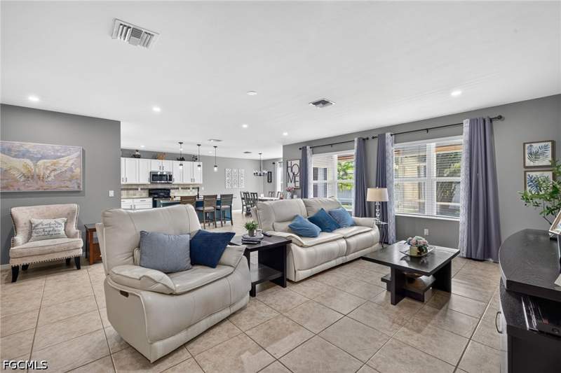 4 bedroom SingleFamilyResidence at 4630 SW 16th Pl, Cape Coral, Cape Coral — photo 4