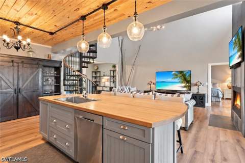 211 Sterling Ave, Fort Myers Beach FL - photo 12 of 50