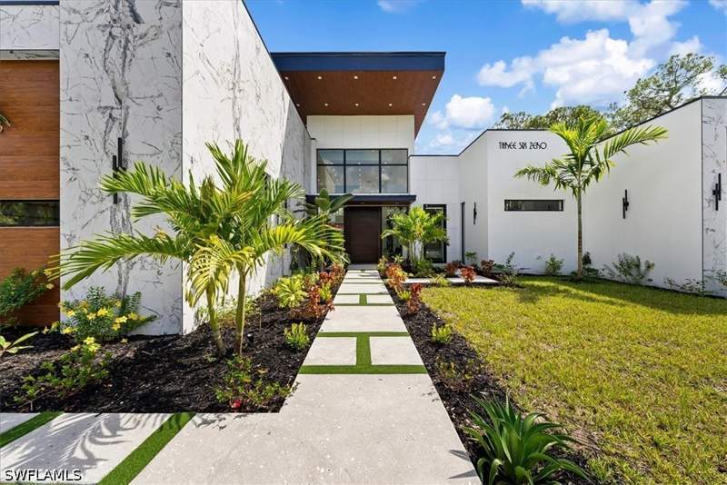 4 bedroom SingleFamilyResidence at 360 3rd St NW, Golden Gate Estates, Naples — photo 2
