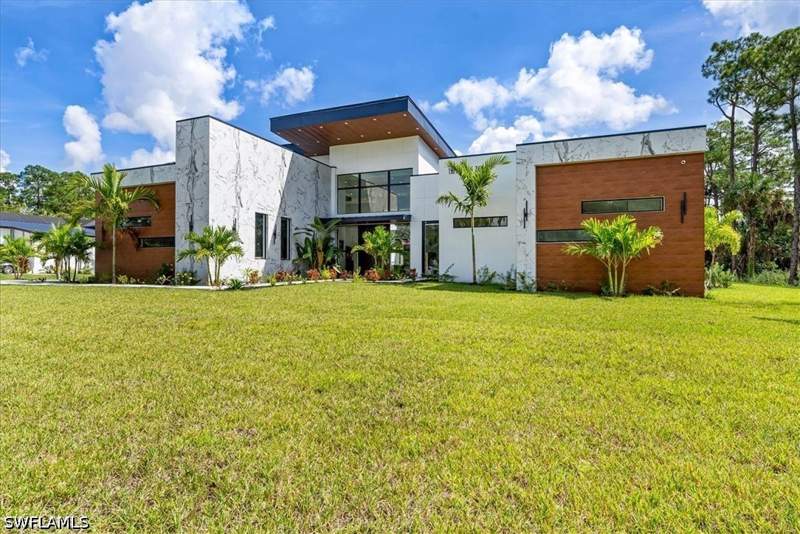 4 bedroom SingleFamilyResidence at 360 3rd St NW, Golden Gate Estates, Naples — photo 3