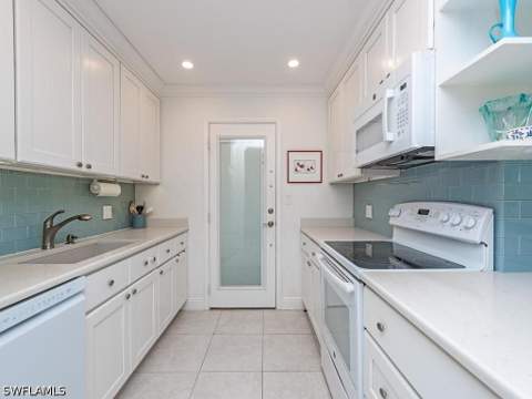 2800 Gulf Shore Blvd N 406, Naples FL - photo 11 of 19