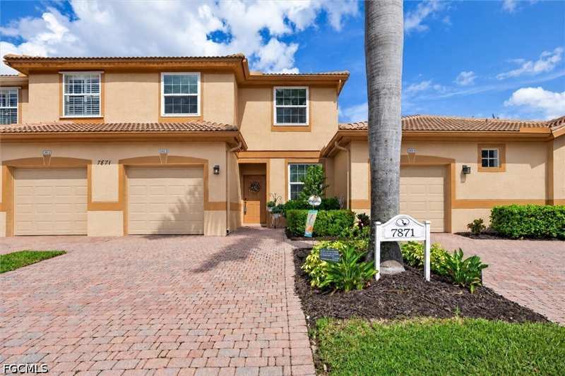 3 bedroom Townhouse at 7871 Lake Sawgrass Loop 5413, Reflection Lakes, Fort Myers — photo 1