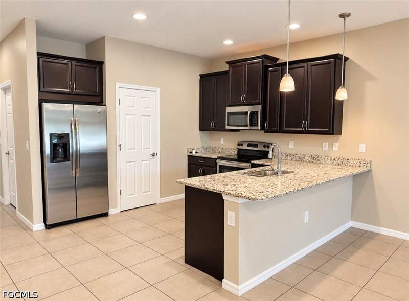 2 bedroom Townhouse at 4090 Wilmont Pl, Lindsford, Fort Myers — photo 3