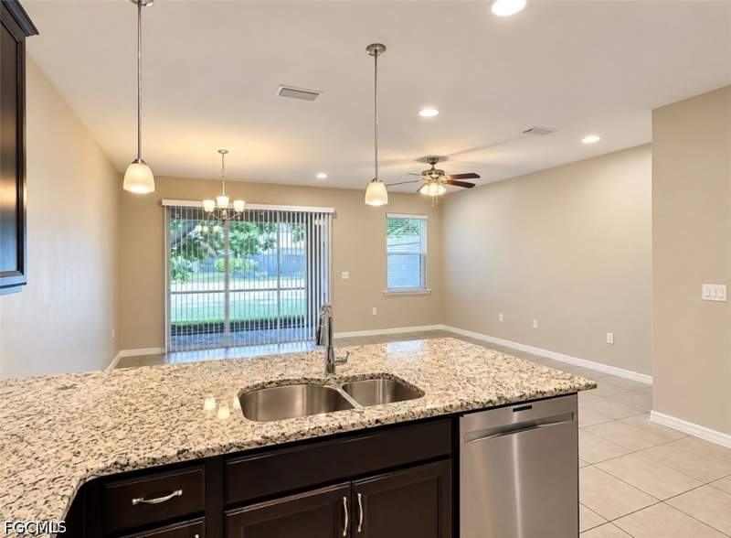 2 bedroom Townhouse at 4090 Wilmont Pl, Lindsford, Fort Myers — photo 5
