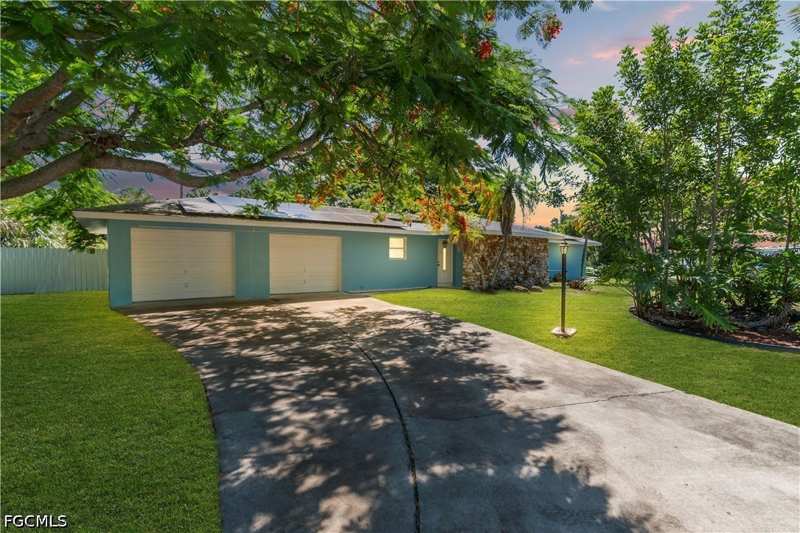 3 bedroom SingleFamilyResidence at 139 E Lake Dr, Lehigh Acres, Lehigh Acres — photo 1
