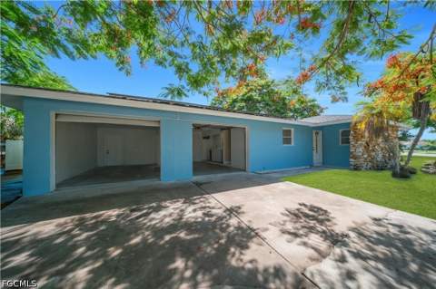 139 E Lake Dr, Lehigh Acres FL - photo 11 of 45