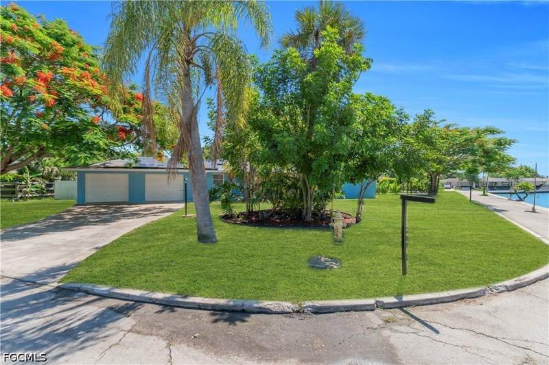 3 bedroom SingleFamilyResidence at 139 E Lake Dr, Lehigh Acres, Lehigh Acres — photo 3