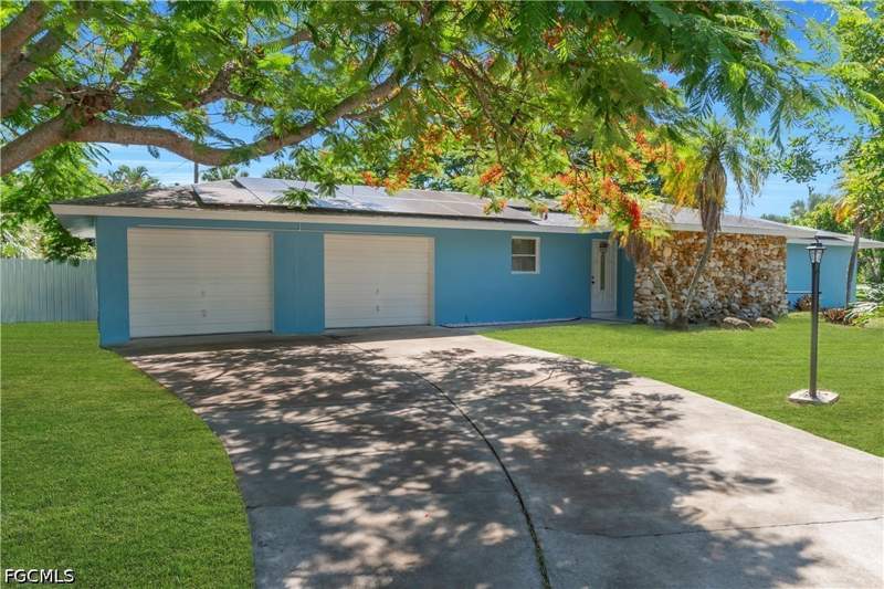 3 bedroom SingleFamilyResidence at 139 E Lake Dr, Lehigh Acres, Lehigh Acres — photo 4