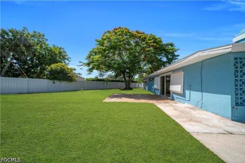 139 E Lake Dr, Lehigh Acres FL - photo 7 of 45