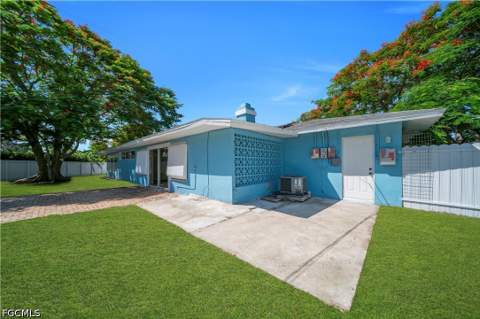 139 E Lake Dr, Lehigh Acres FL - photo 8 of 45