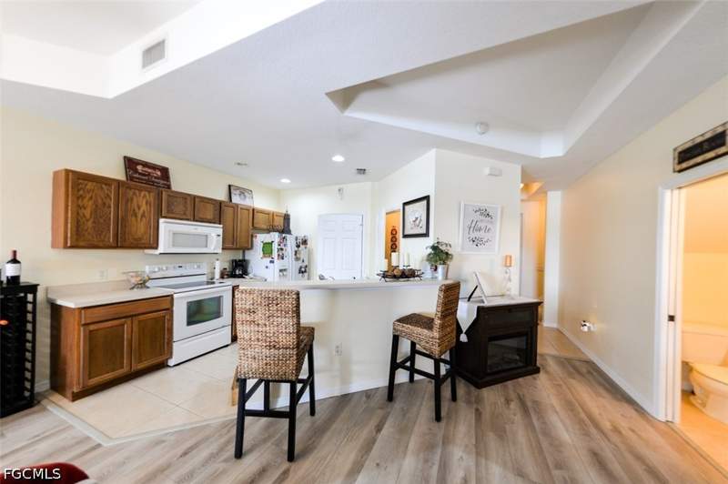 2 bedroom Townhouse at 16198 Via Solera Cir 102, Sail Harbour, Fort Myers — photo 5