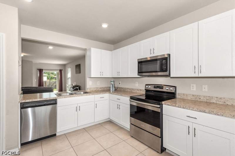 3 bedroom SingleFamilyResidence at 3004 45th St SW, Lehigh Acres, Lehigh Acres — photo 2