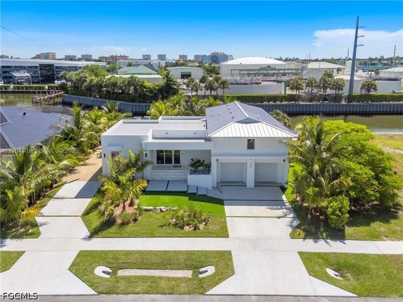 5 bedroom SingleFamilyResidence at 824 Rose Ct, Marco Island, Marco Island — photo 2