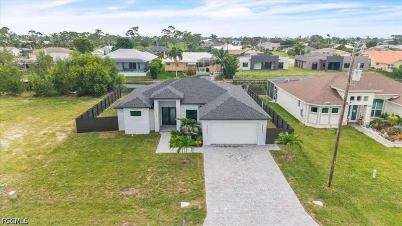 3 bedroom SingleFamilyResidence at 2107 SW 15th Pl, Cape Coral, Cape Coral — photo 2