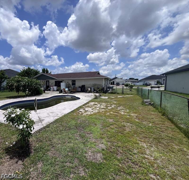 3 bedroom SingleFamilyResidence at 321 Tropicana Pkwy E, Cape Coral, Cape Coral — photo 2