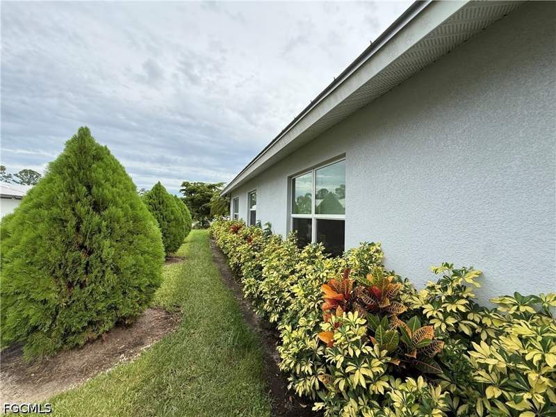2 bedroom Attached at 204 Village Cir, City Village, Labelle — photo 4