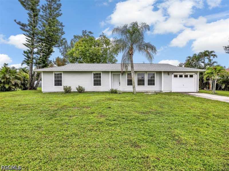 3 bedroom SingleFamilyResidence at 334 SW 28th Ter, Cape Coral, Cape Coral — photo 1