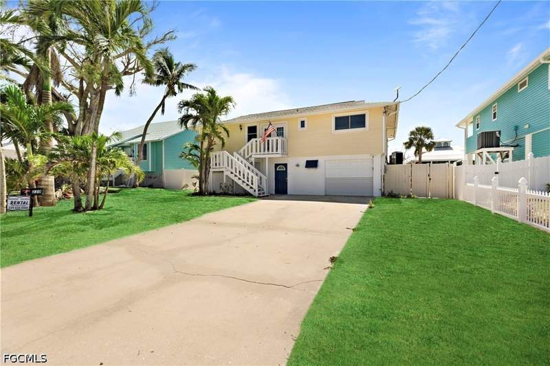 5 bedroom SingleFamilyResidence at 220 Curlew St, McPhie Park, Fort Myers Beach — photo 4