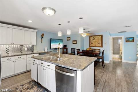 220 Curlew St, Fort Myers Beach FL - photo 6 of 41
