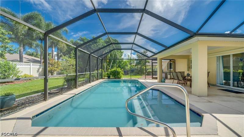 3 bedroom SingleFamilyResidence at 929 SE 6th Ter, Cape Coral, Cape Coral — photo 2
