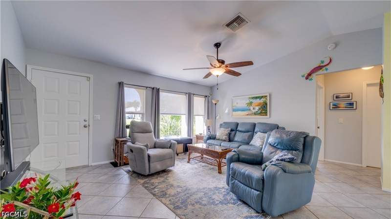 3 bedroom SingleFamilyResidence at 929 SE 6th Ter, Cape Coral, Cape Coral — photo 4