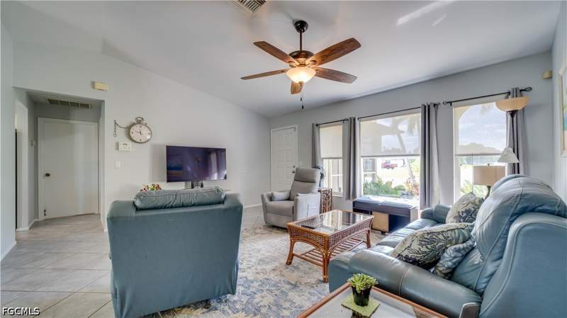 3 bedroom SingleFamilyResidence at 929 SE 6th Ter, Cape Coral, Cape Coral — photo 5