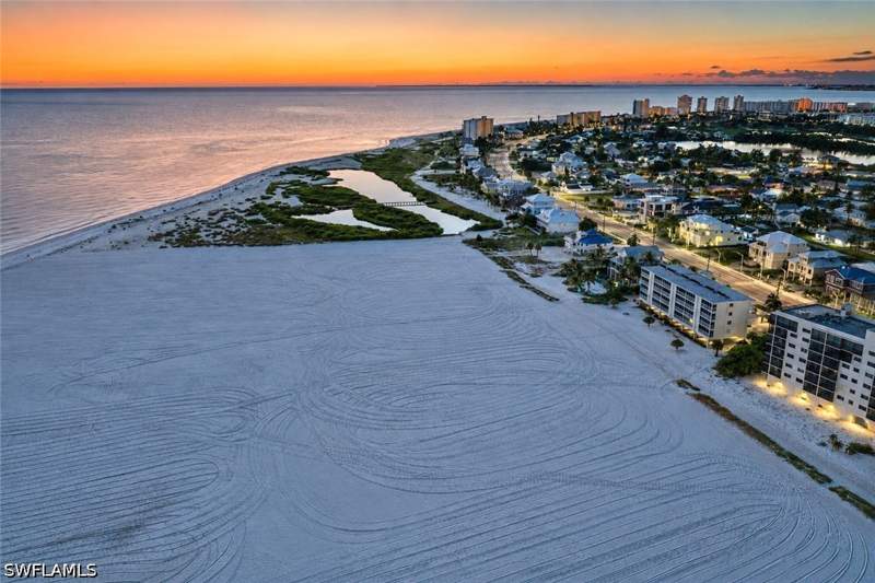 2 bedroom Condominium at 8300 Estero Blvd 403, Castle Beach Condo, Fort Myers Beach — photo 5