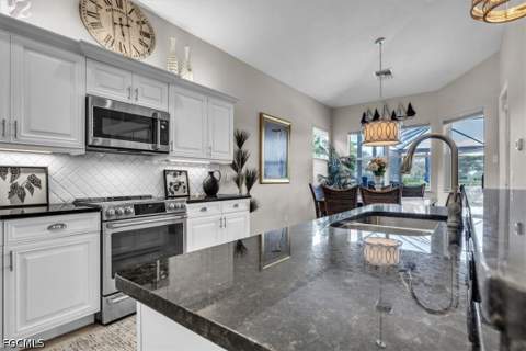 3750 Lakeview Isle Ct, Fort Myers FL - photo 18 of 60