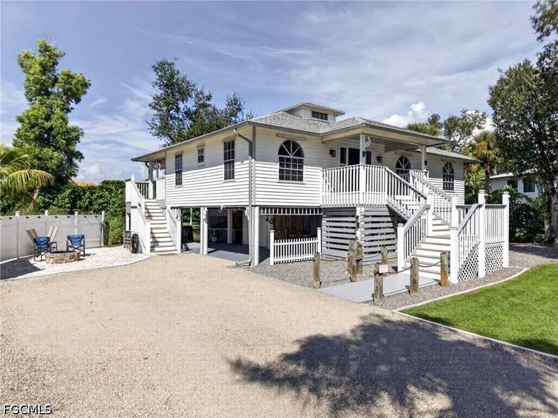 3 bedroom SingleFamilyResidence at 13370 Almond Dr, Fort Myers, Fort Myers — photo 1