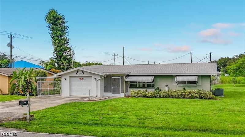 3 bedroom SingleFamilyResidence at 2901 Parkview Dr, Fort Myers Shores, Fort Myers — photo 1