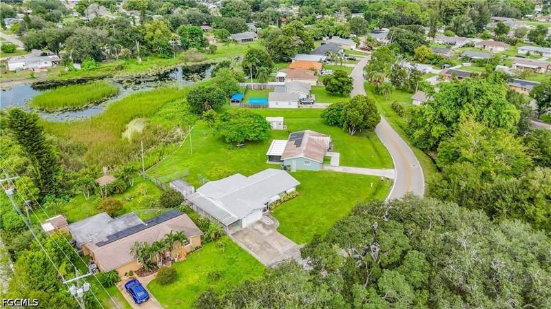 3 bedroom SingleFamilyResidence at 2901 Parkview Dr, Fort Myers Shores, Fort Myers — photo 2