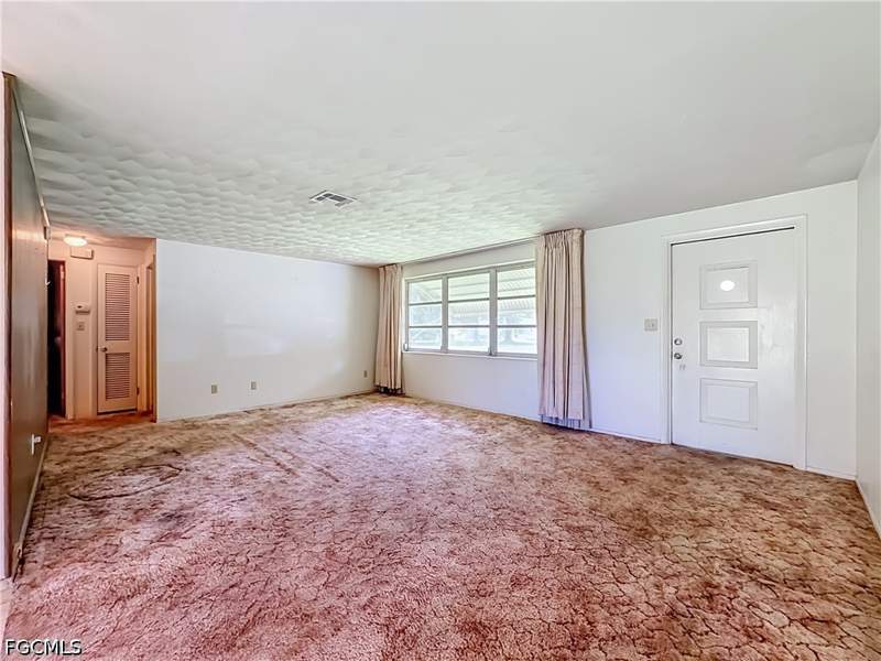 3 bedroom SingleFamilyResidence at 2901 Parkview Dr, Fort Myers Shores, Fort Myers — photo 4