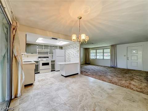 2901 Parkview Dr, Fort Myers FL - photo 6 of 21